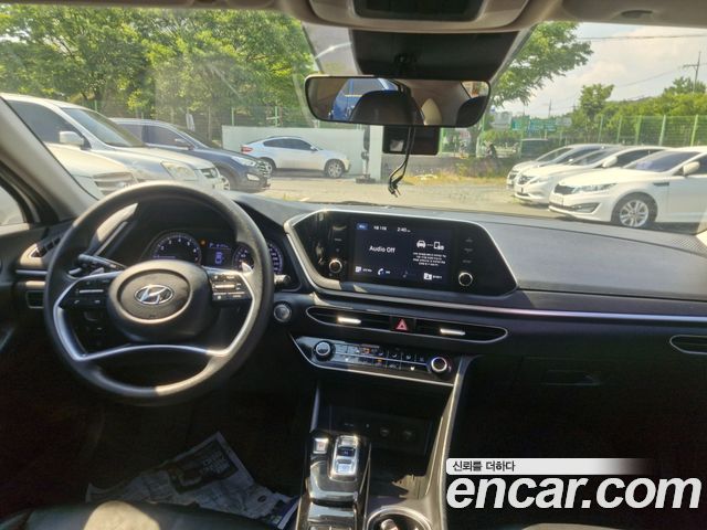Hyundai Sonata — interior