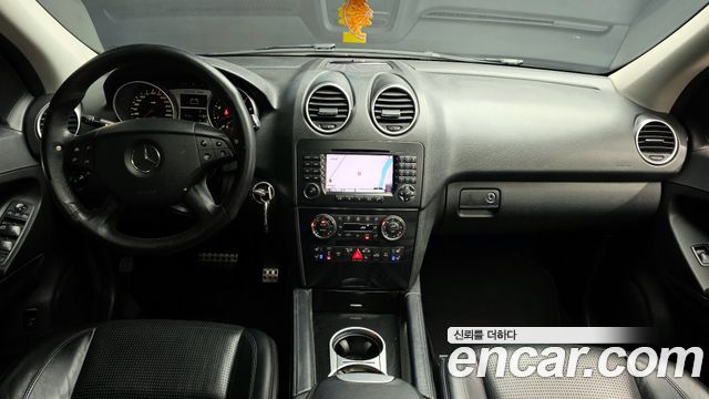 Mercedes-Benz M-Class — interior