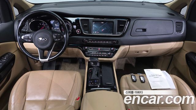 Kia Carnival — interior