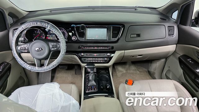 Kia Carnival — interior