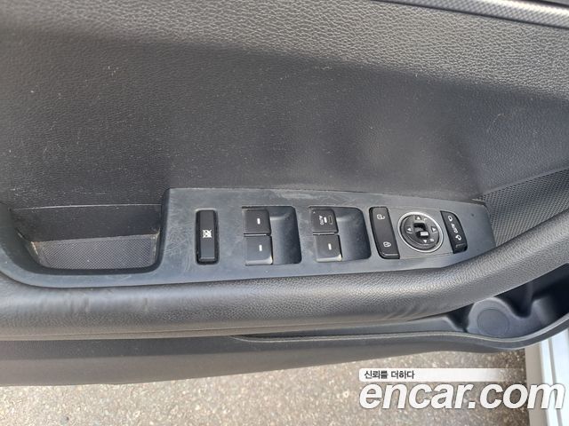 Hyundai Sonata — interior