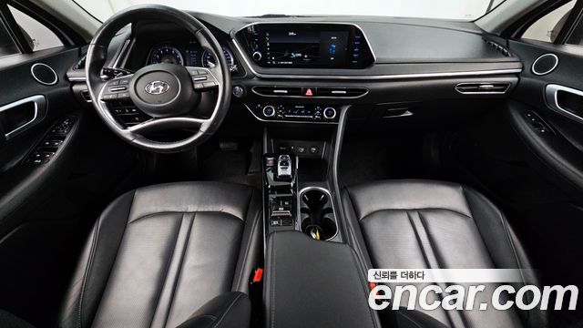 Hyundai Sonata — interior