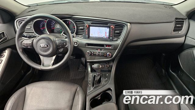 Kia K5 — interior