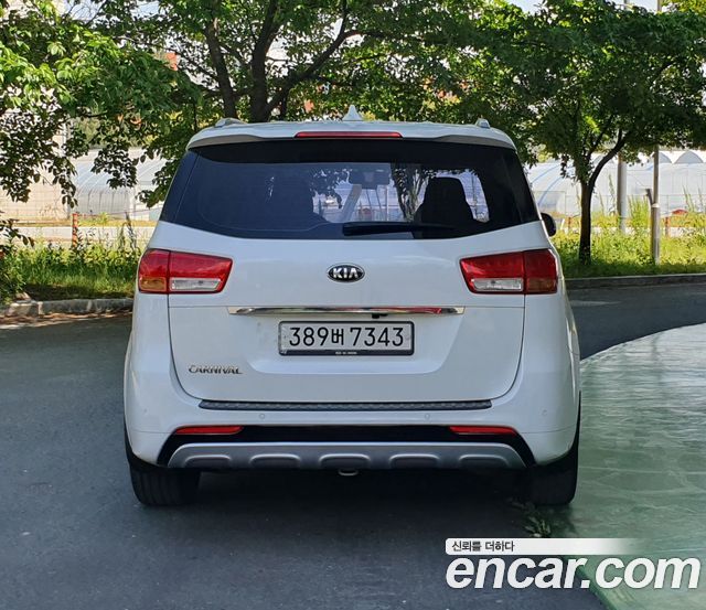 Kia Carnival — interior