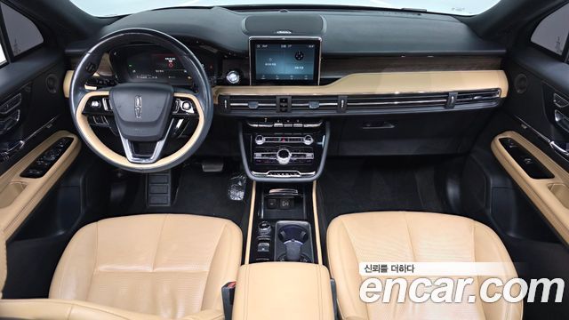 Lincoln Corsair — interior