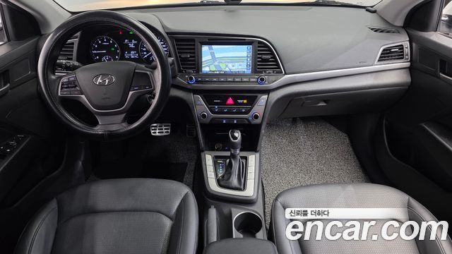 Hyundai Avante — interior