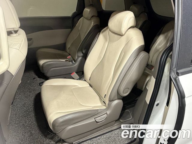 Kia Carnival — interior