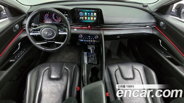 Hyundai Avante — interior