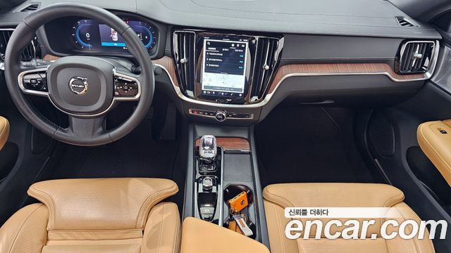 Volvo S60 — interior