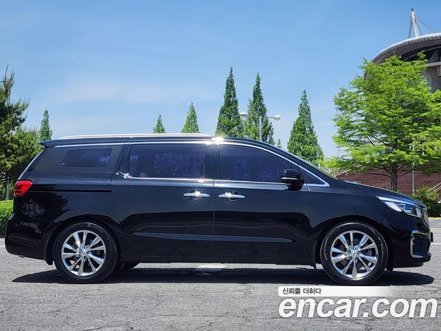 Kia Carnival — interior