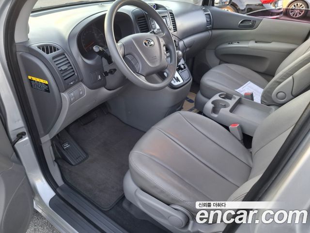 Kia Carnival — interior