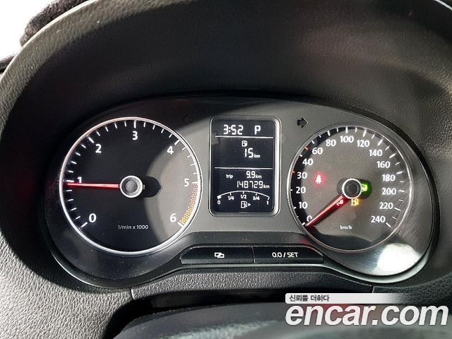 Volkswagen Polo — interior