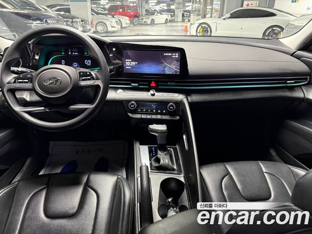 Hyundai Avante — interior