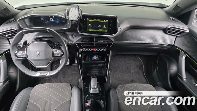 Peugeot 2008 — interior