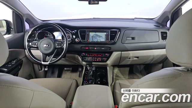 Kia Carnival — interior