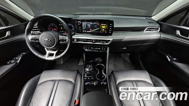 Kia K5 — interior