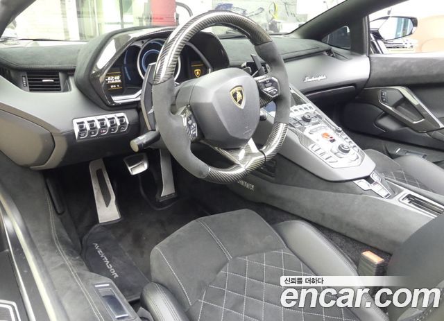 Lamborghini Aventador — interior