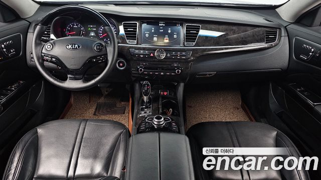 Kia K9 — interior