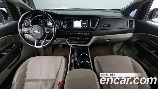 Kia Carnival — interior