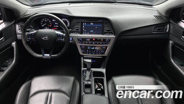 Hyundai Sonata — interior