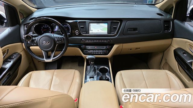 Kia Carnival — interior