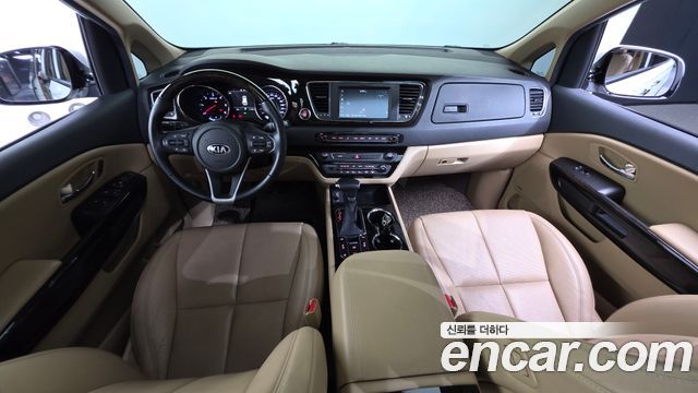 Kia Carnival — interior