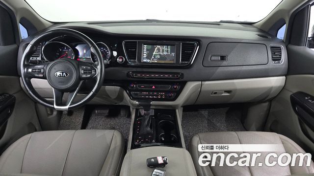 Kia Carnival — interior
