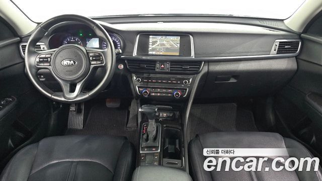 Kia K5 — interior