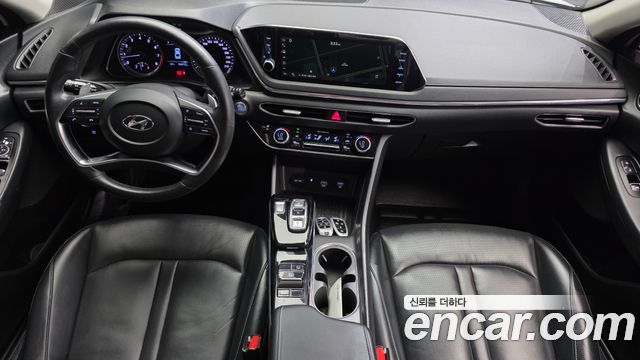 Hyundai Sonata — interior