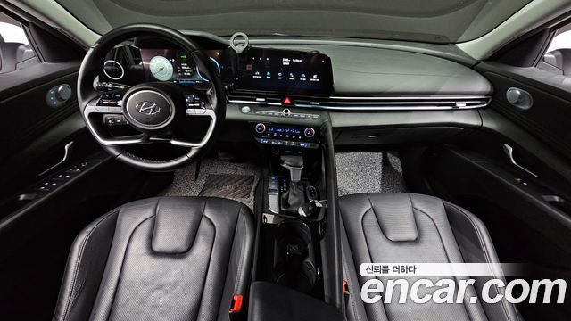 Hyundai Avante — interior