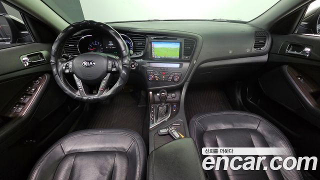Kia K5 — interior
