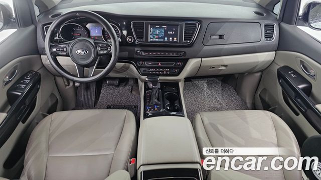 Kia Carnival — interior