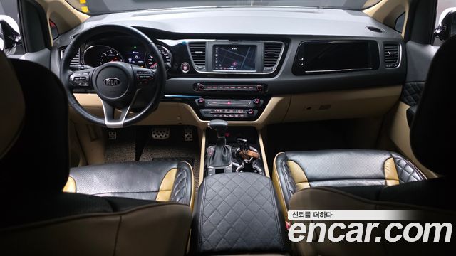 Kia Carnival — interior