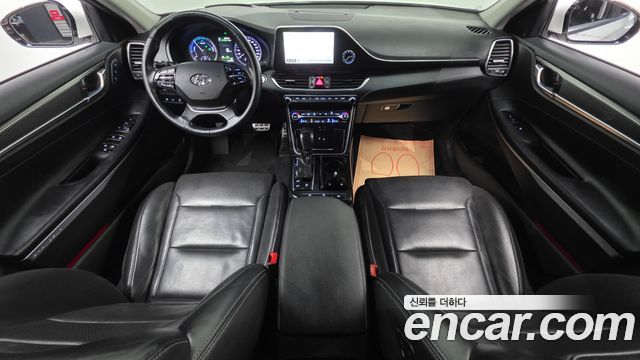 Hyundai Grandeur — interior