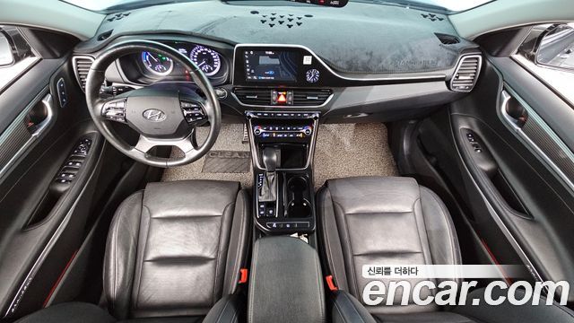 Hyundai Grandeur — interior