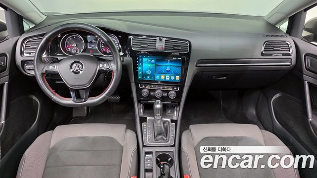 Volkswagen Golf — interior