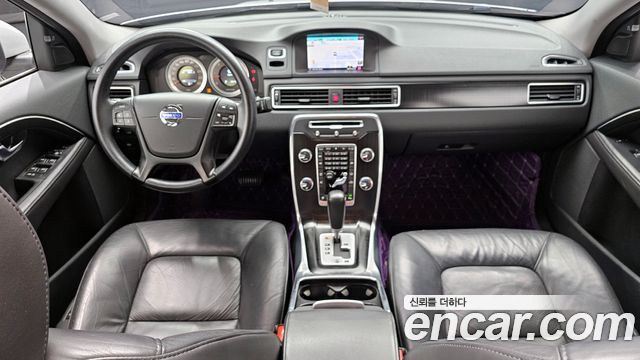 Volvo S80 — interior