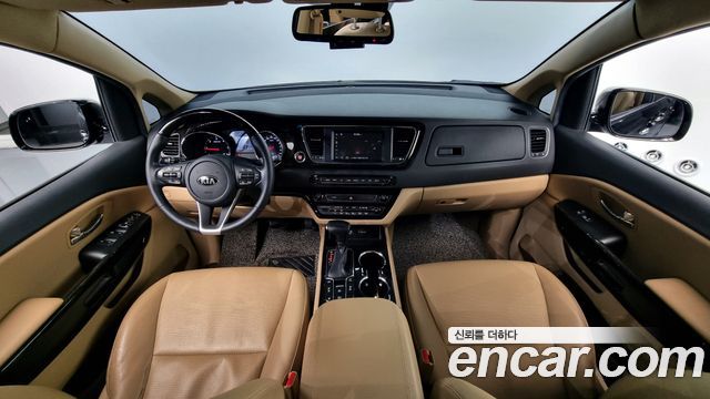 Kia Carnival — interior
