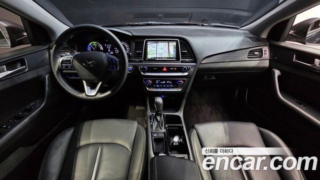 Hyundai Sonata — interior