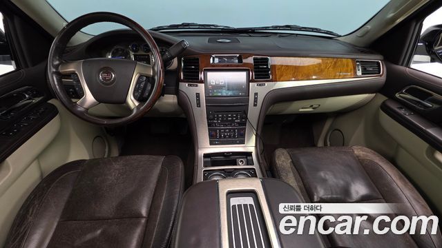Cadillac Escalade — interior