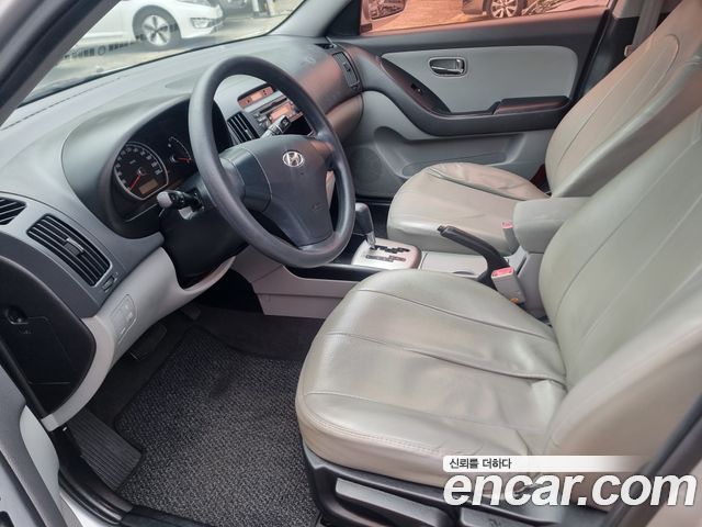 Hyundai Avante — interior