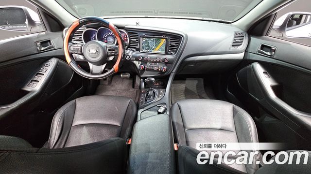 Kia K5 — interior