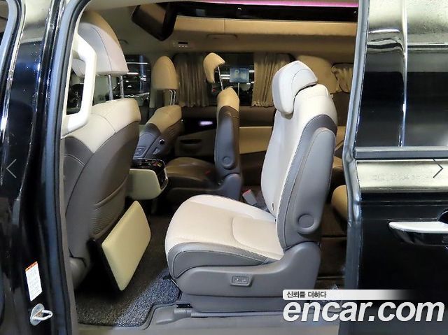 Kia Carnival — interior