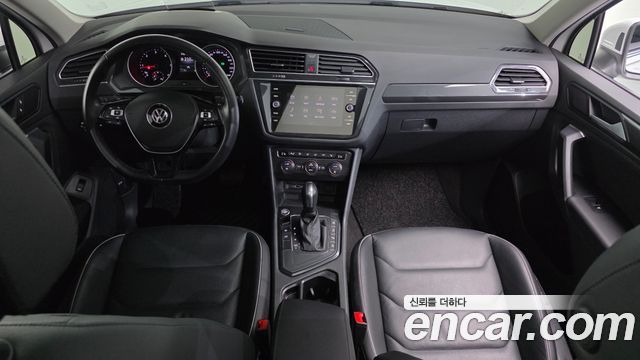 Volkswagen Tiguan — interior