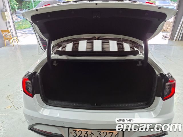 Hyundai Sonata — interior