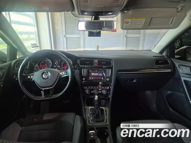 Volkswagen Golf — interior