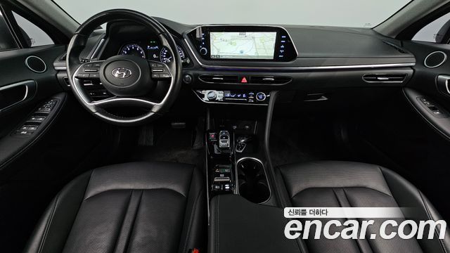 Hyundai Sonata — interior