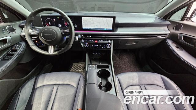 Hyundai Sonata — interior