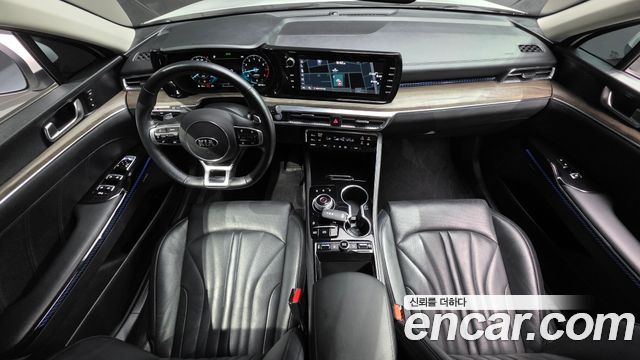 Kia K5 — interior