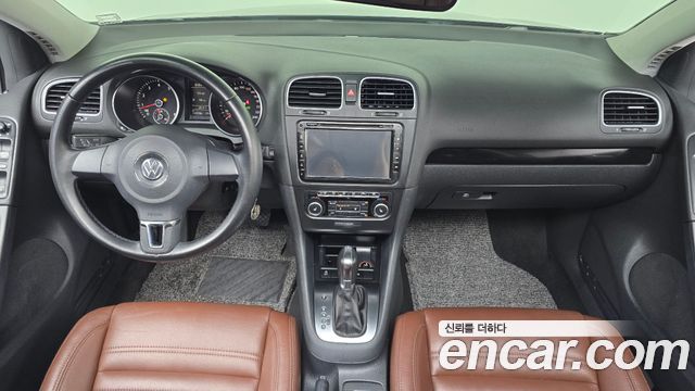 Volkswagen Golf — interior